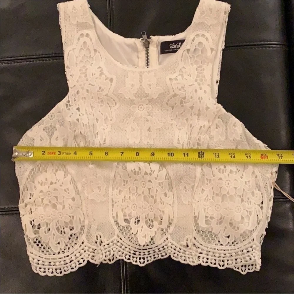 L'ATISTE Elegant Lace Top with Matching Skirt - Picture 9 of 13